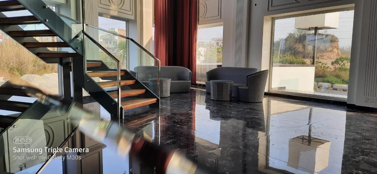 Dayal Hotel ウーナ エクステリア 写真